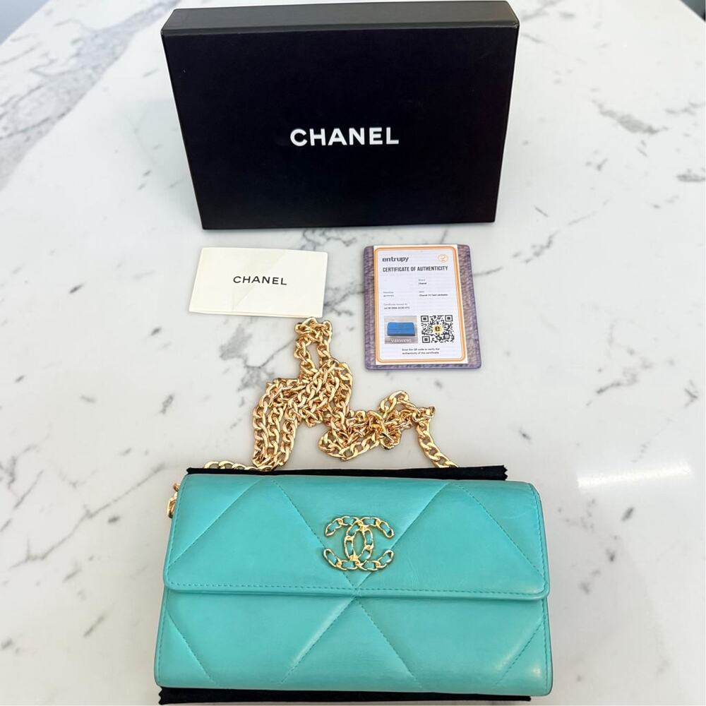 RARE CHANEL 19 Quilted Lambskin Flap Wallet WOC